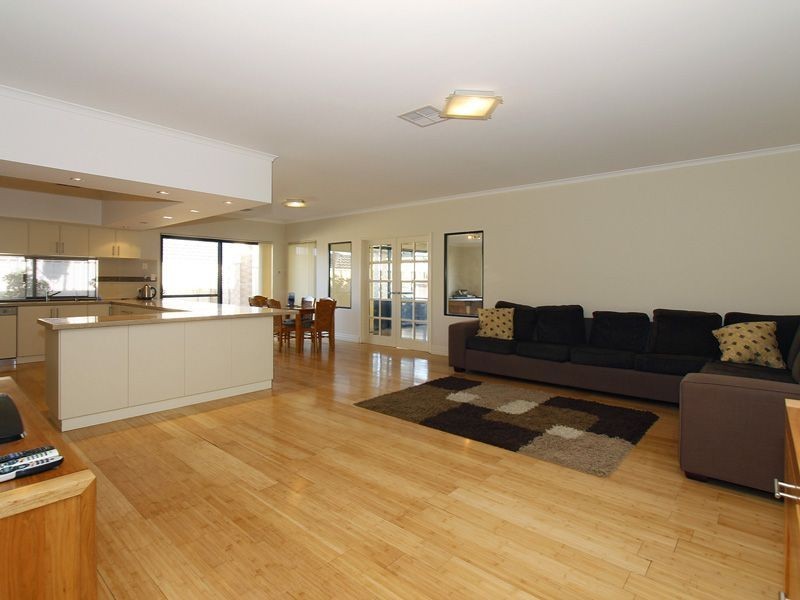 9 Zeppelin Way, Tapping WA 6065