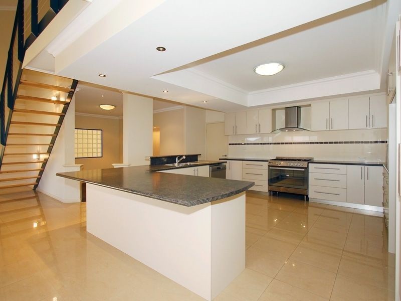 11 Pardalote Way, Tapping WA 6065