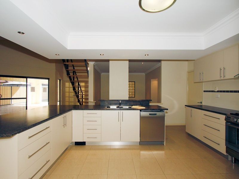 11 Pardalote Way, Tapping WA 6065