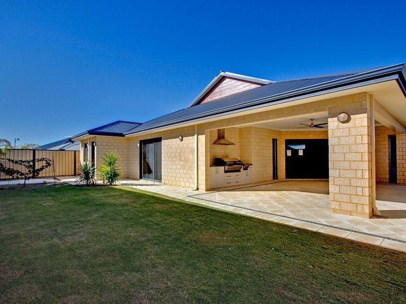 11 Pardalote Way, Tapping WA 6065