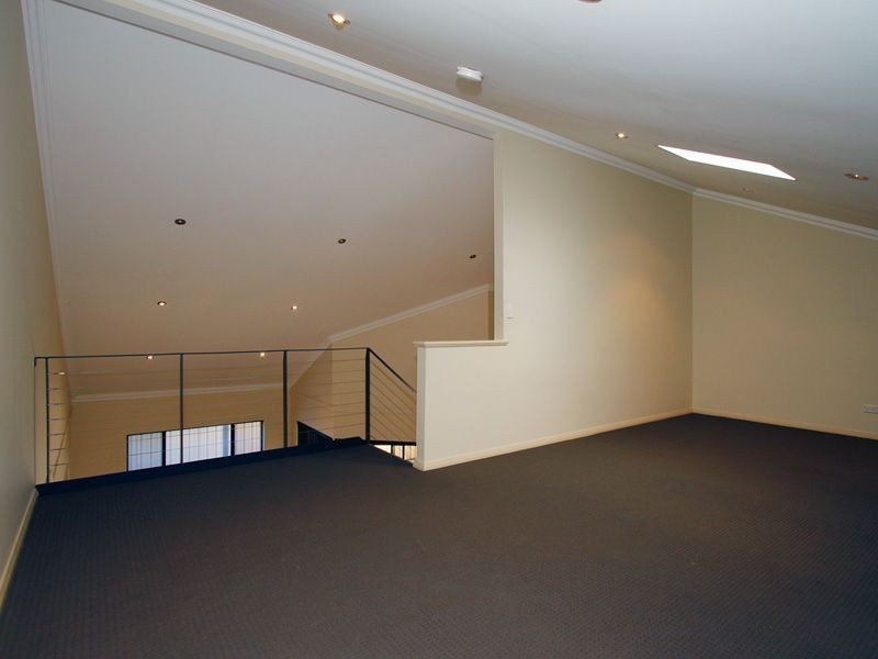 11 Pardalote Way, Tapping WA 6065