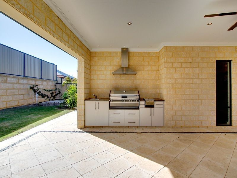 11 Pardalote Way, Tapping WA 6065