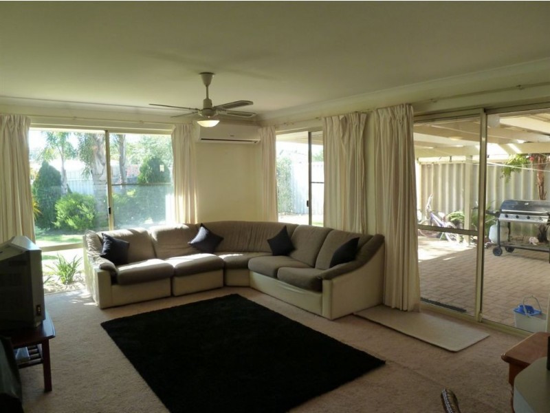 54 Cadoux Loop, Hocking WA 6065