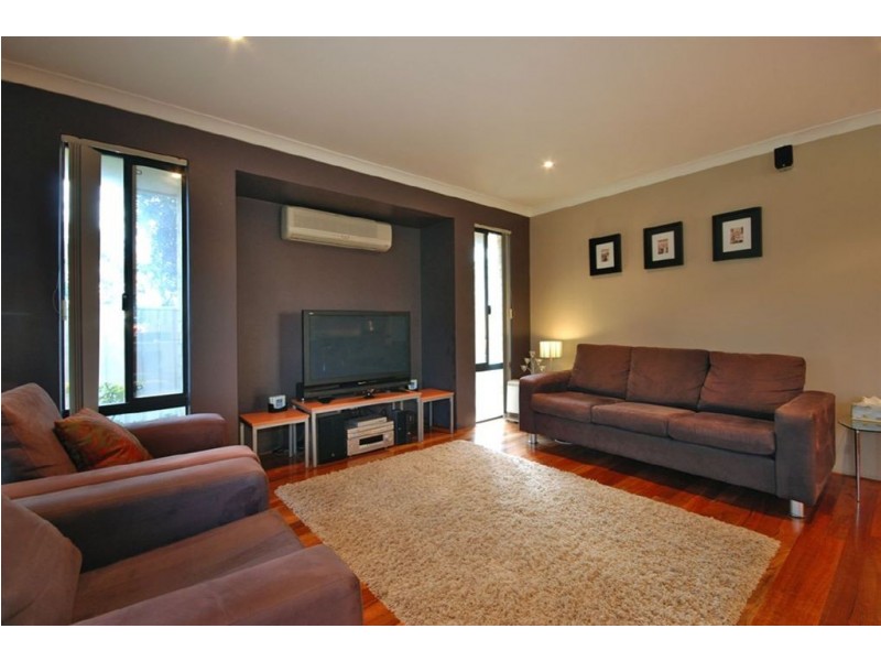 8 Grangemouth Turn, Kinross WA 6028