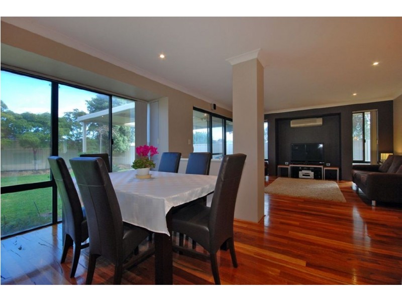 8 Grangemouth Turn, Kinross WA 6028