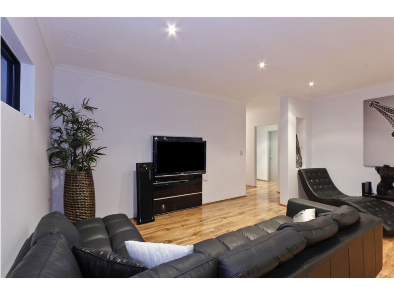 43 Gnangara Road, Madeley WA 6065