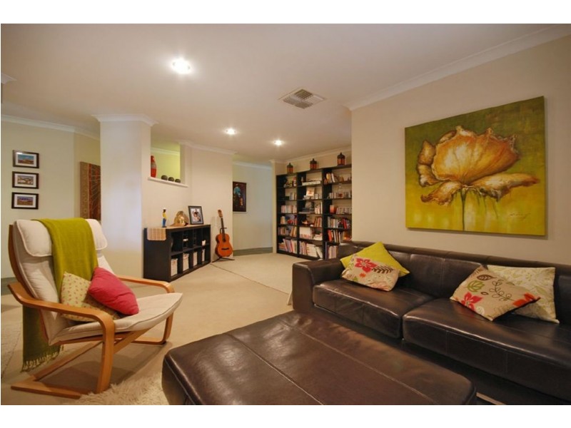 15 Clermont Gardens, Currambine WA 6028