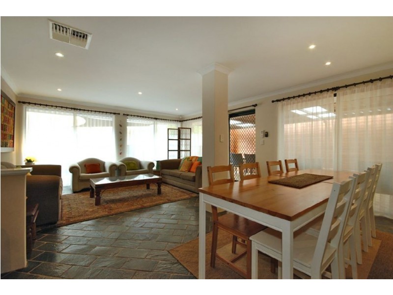 15 Clermont Gardens, Currambine WA 6028