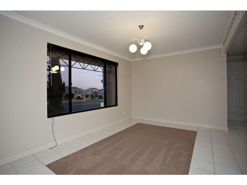 39 Meadowbrook Promenade, Currambine WA 6028