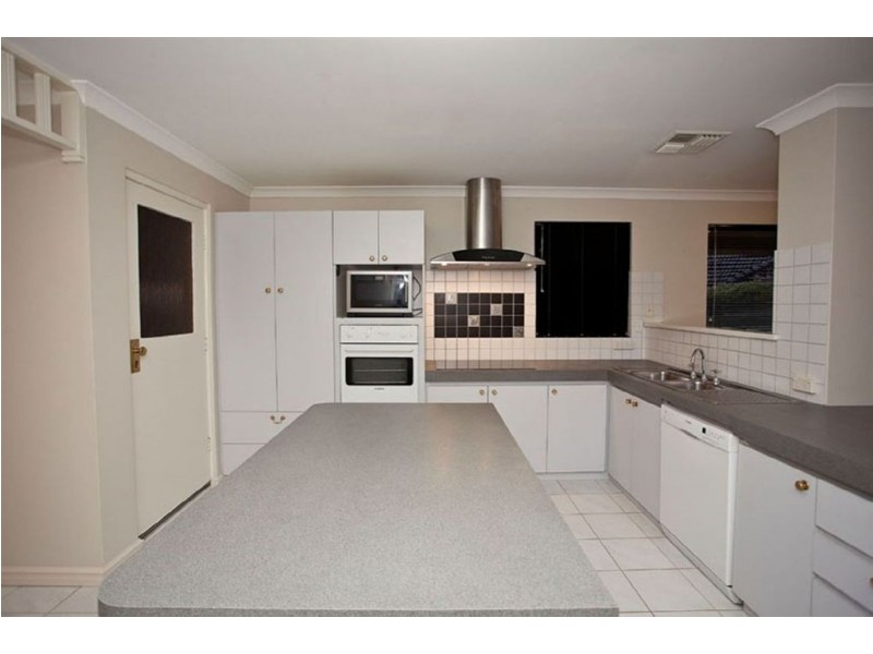 39 Meadowbrook Promenade, Currambine WA 6028