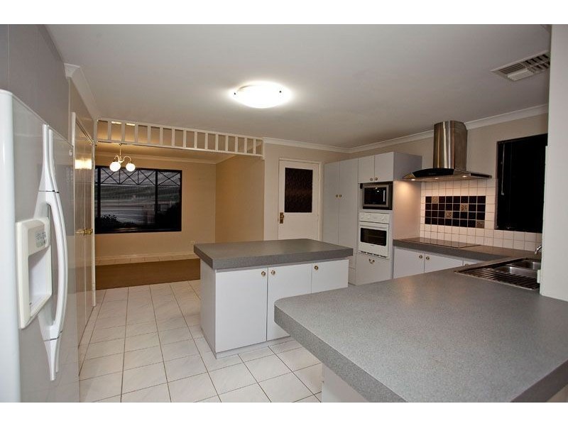 39 Meadowbrook Promenade, Currambine WA 6028