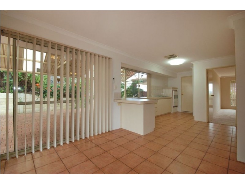 20 Bonnyrigg Pass, Kinross WA 6028