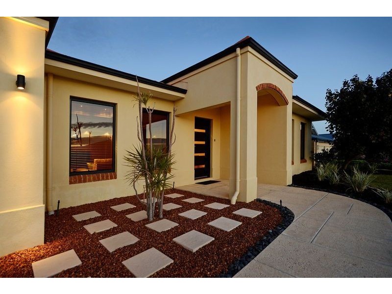 14 Oakdene Drive, Madeley WA 6065