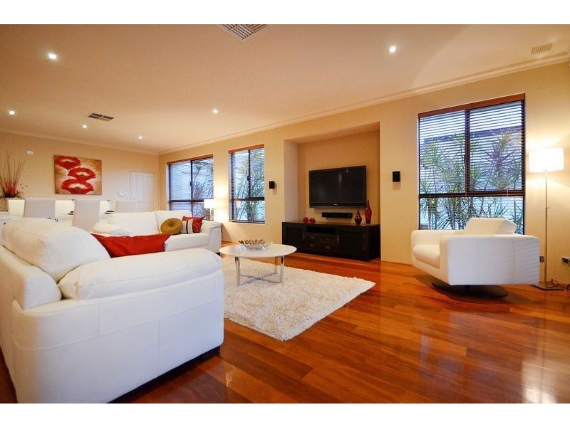 14 Oakdene Drive, Madeley WA 6065