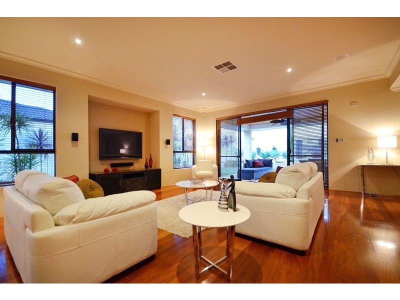 14 Oakdene Drive, Madeley WA 6065