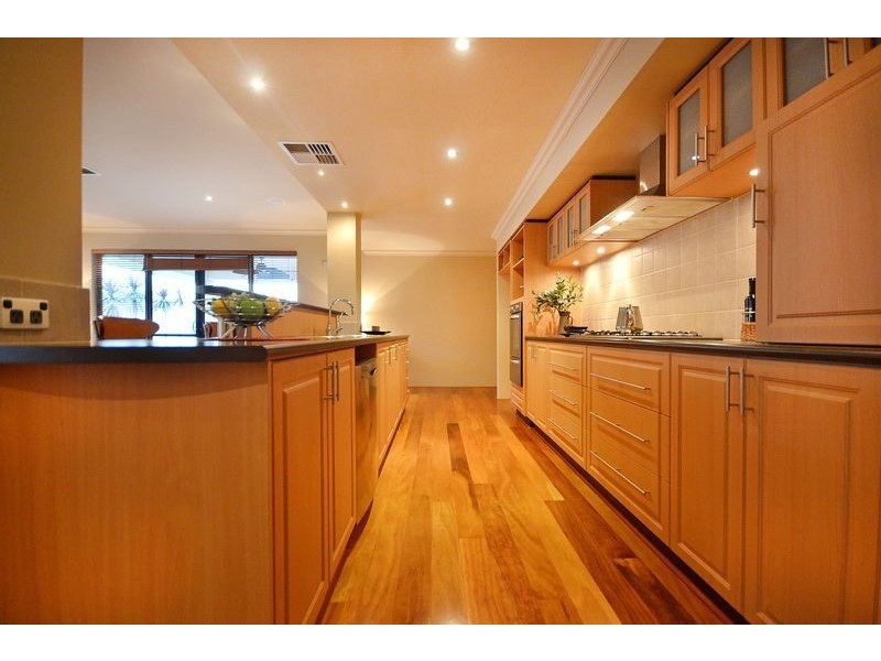 14 Oakdene Drive, Madeley WA 6065