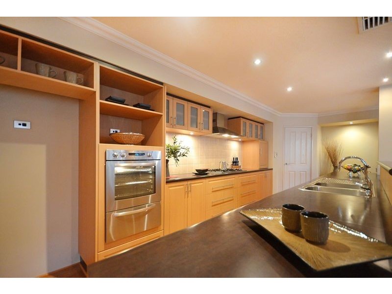 14 Oakdene Drive, Madeley WA 6065