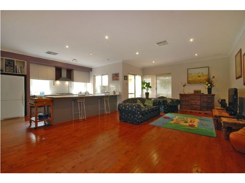 24 Kandalee Gate, Banksia Grove WA 6031