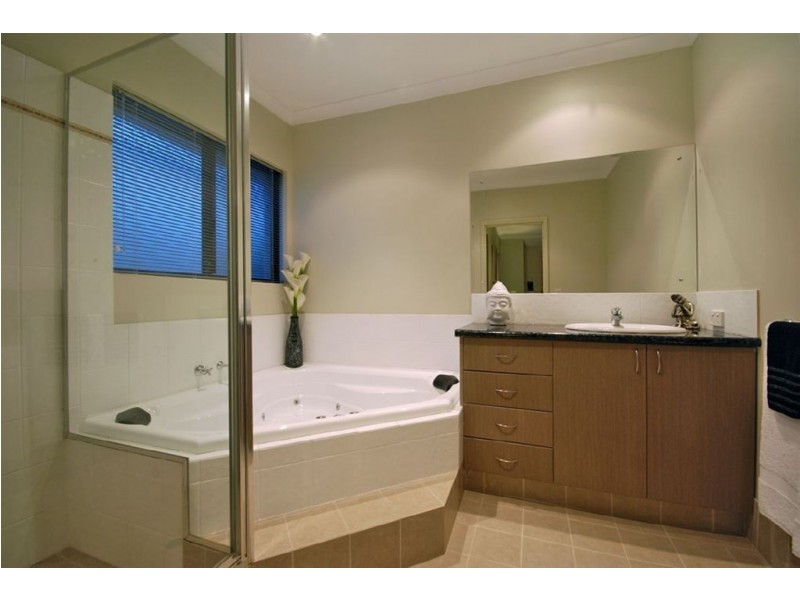 19 Kembla Circle, Madeley WA 6065