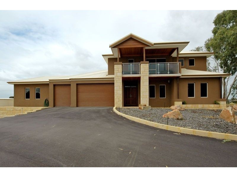 240 Neaves Road, Mariginiup WA 6065