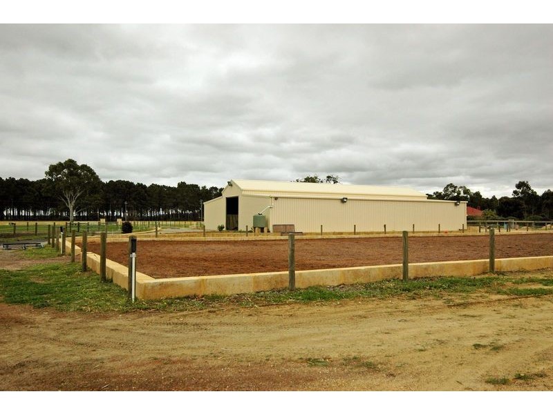 240 Neaves Road, Mariginiup WA 6065