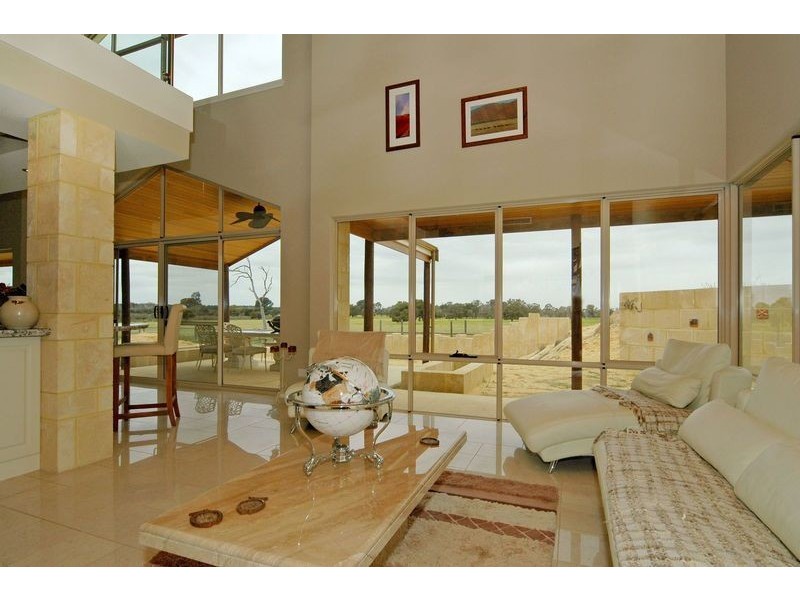 240 Neaves Road, Mariginiup WA 6065