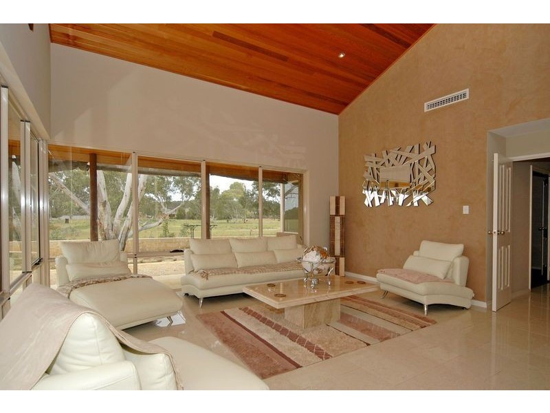 240 Neaves Road, Mariginiup WA 6065