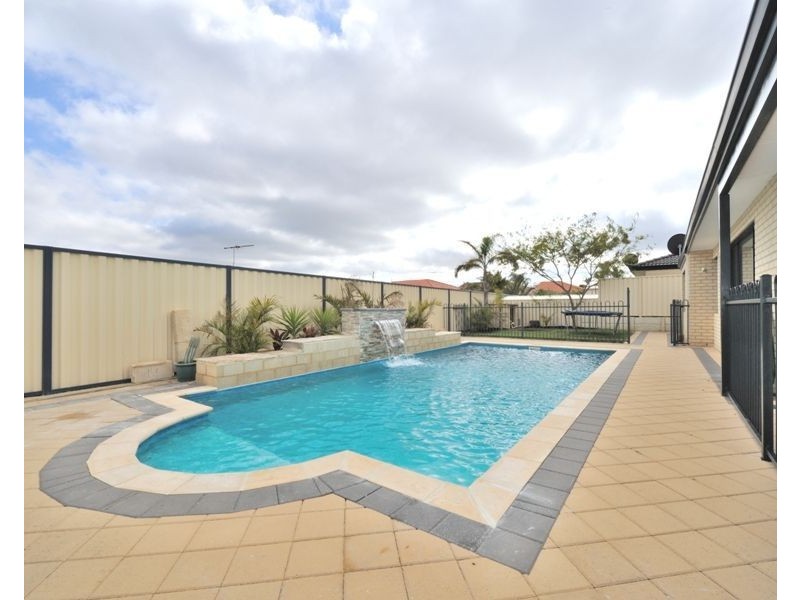 31 Selkirk Drive, Kinross WA 6028