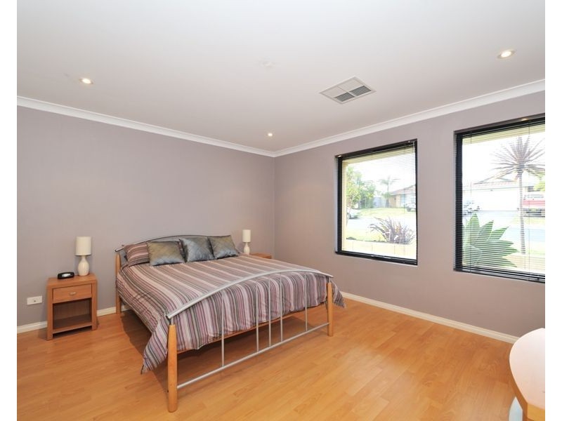 31 Selkirk Drive, Kinross WA 6028