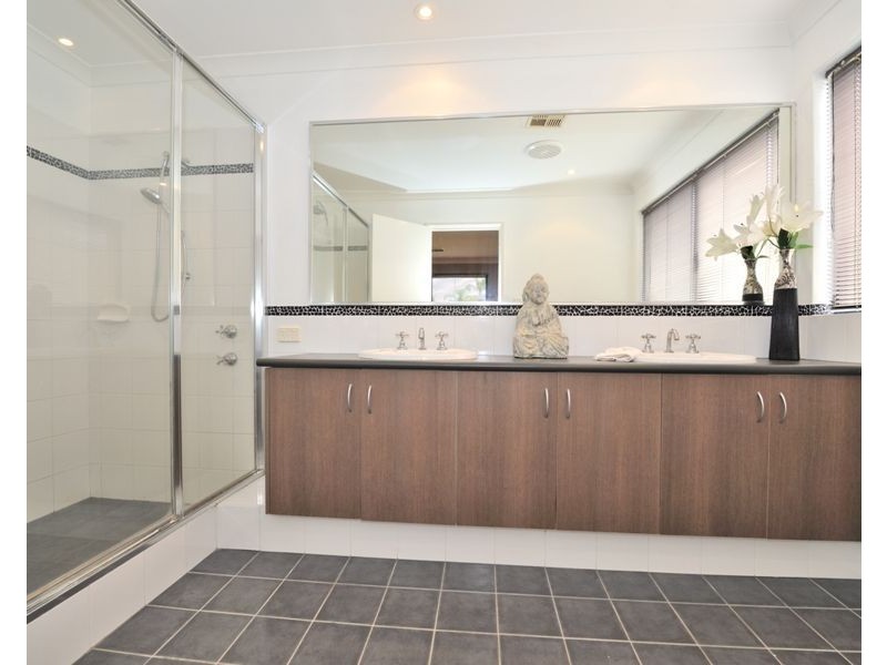 31 Selkirk Drive, Kinross WA 6028