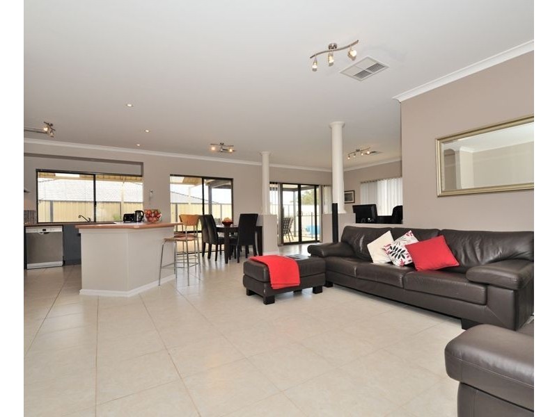 31 Selkirk Drive, Kinross WA 6028