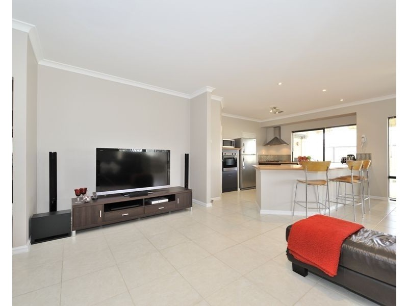 31 Selkirk Drive, Kinross WA 6028