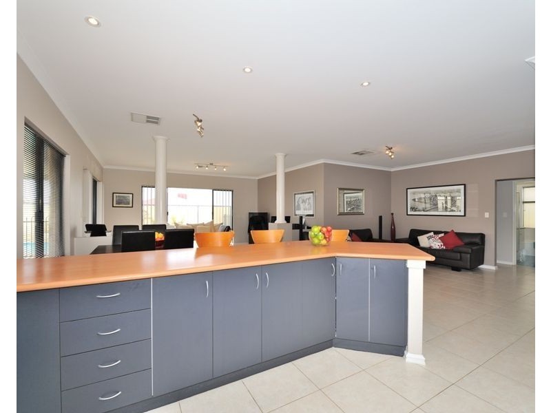 31 Selkirk Drive, Kinross WA 6028