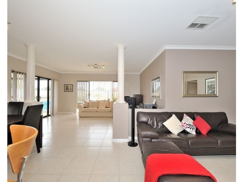 31 Selkirk Drive, Kinross WA 6028