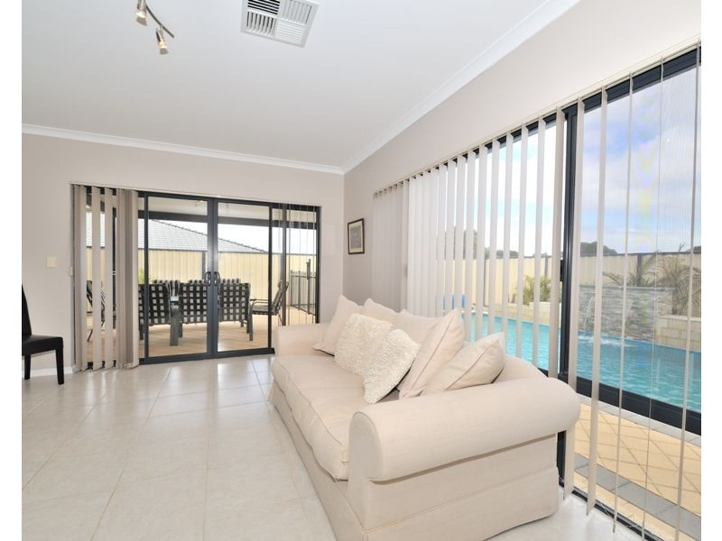 31 Selkirk Drive, Kinross WA 6028