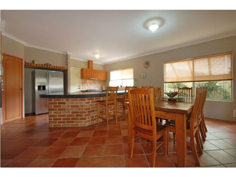 25 Kensington Way, Pearsall WA 6065