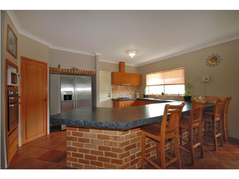 25 Kensington Way, Pearsall WA 6065