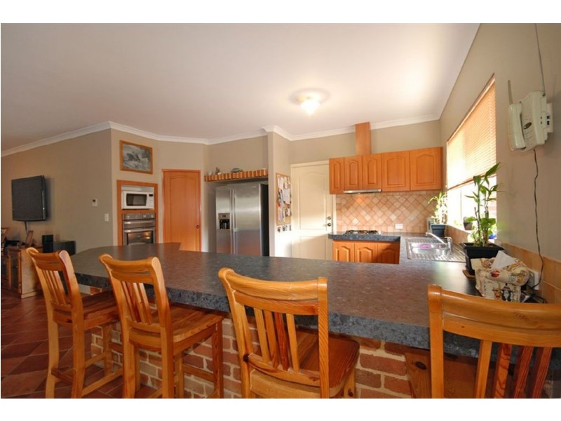 25 Kensington Way, Pearsall WA 6065