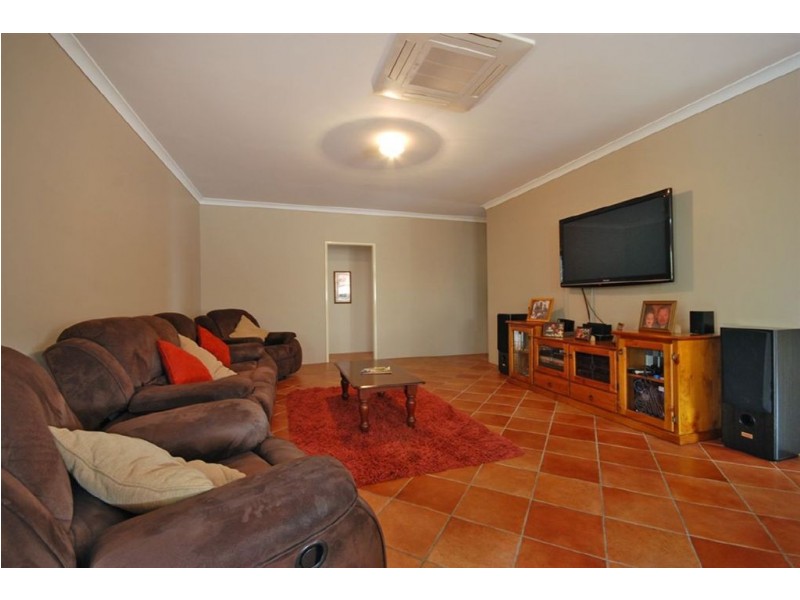 25 Kensington Way, Pearsall WA 6065