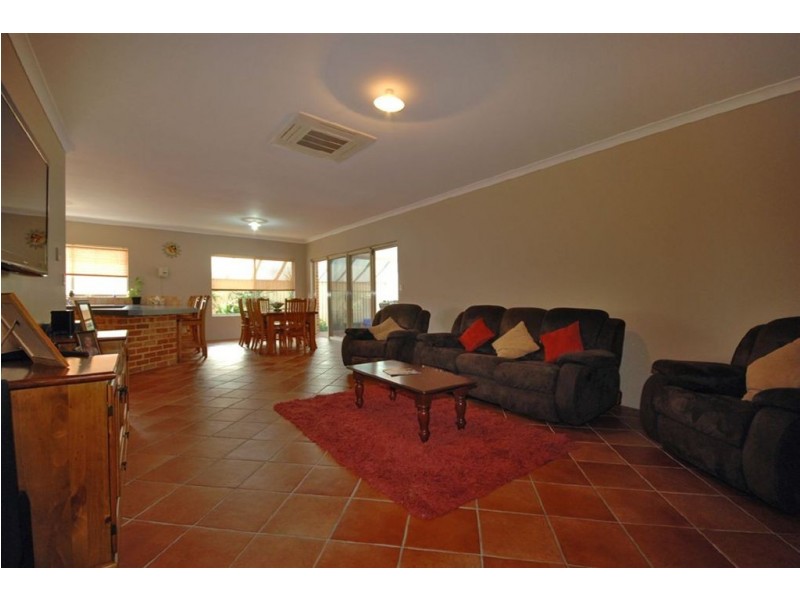 25 Kensington Way, Pearsall WA 6065