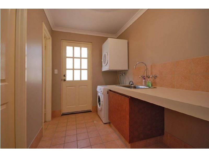 25 Kensington Way, Pearsall WA 6065