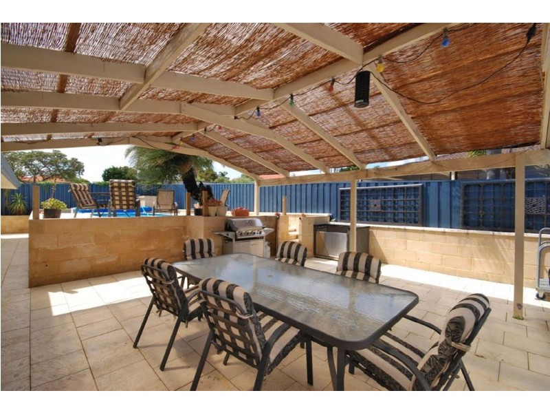 1 Stonehaven Parade, Kinross WA 6028