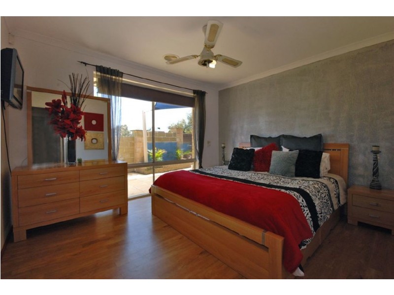 1 Stonehaven Parade, Kinross WA 6028