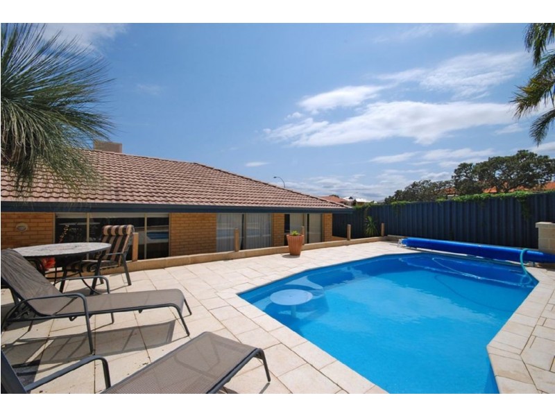 1 Stonehaven Parade, Kinross WA 6028