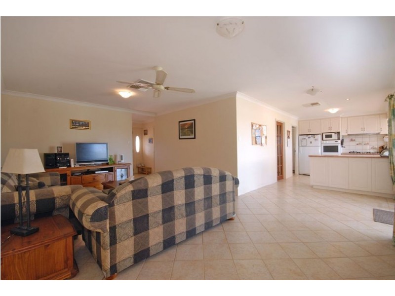 6 Caitup Place, Hillarys WA 6025