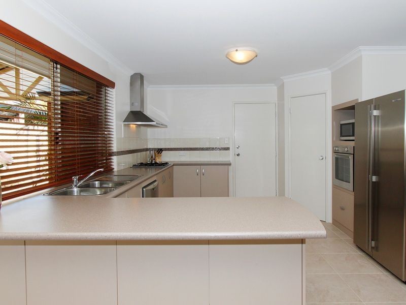 41 Shiralee Bend, Carramar WA 6031