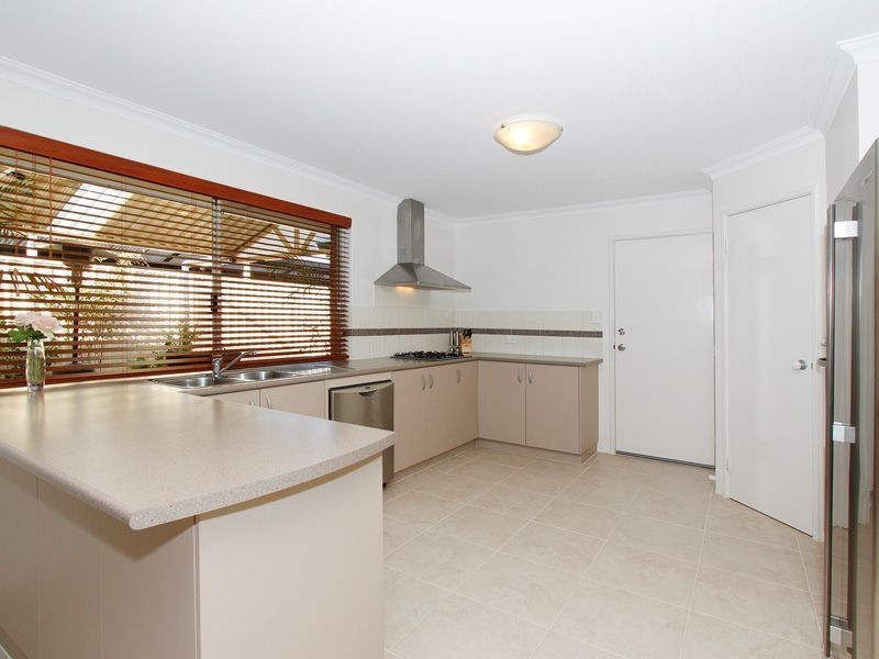 41 Shiralee Bend, Carramar WA 6031