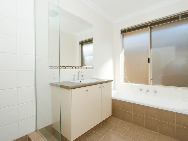 41 Shiralee Bend, Carramar WA 6031