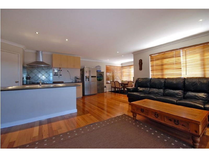 15 Retreat Green, Banksia Grove WA 6031