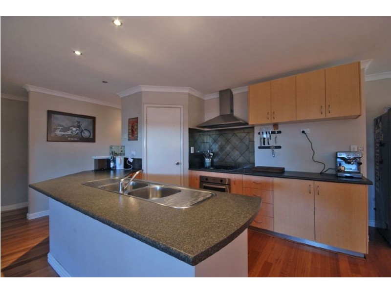 15 Retreat Green, Banksia Grove WA 6031
